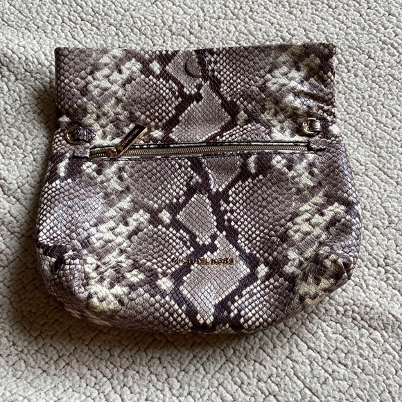 ๐ Michael Kors Snakeskin Leather Convertable Clutch Shoulder Bag NWOT - Picture 6 of 16